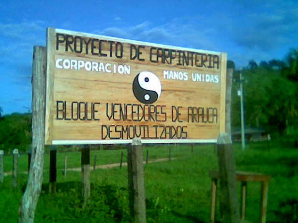 Jair Eduardo Ruiz Sanchez, www.procurandounperdon.com, Bloque Vencedores de Arauca, Reparacion a Victimas de las Autodefensas en Colombia, Tribunal Justicia y Paz de Bogota, Tame - Arauca, Miguel Angel Mejia Munera, Prevencion reclutamiento de Niñas, niños, jovenes y adolescentes en Colombia, muebles rusticos, manillas en chaquira checa, diseños en chaquira checa, Verdad Abierta, EPMSCESP
